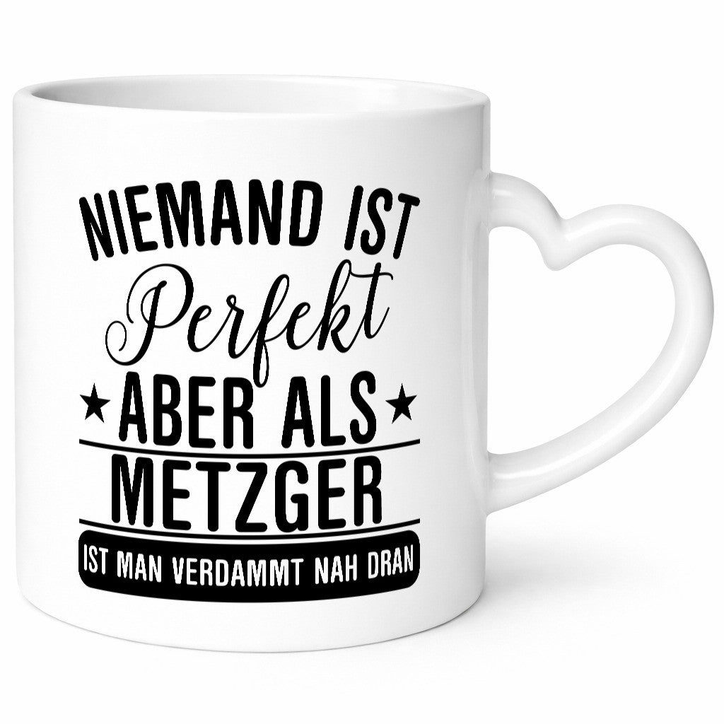 Verdammt nah dran: Metzger | Fleischer Metzgerei lustig Humor Geschenkidee Tasse