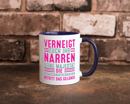 Verneigt euch: Vermessungstechnikerin | Techniker Humor Geschenkidee Tasse
