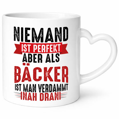 Als Bäcker ist man verdammt nah dran um Perfekt zu sein Geschenkidee Humor Tasse