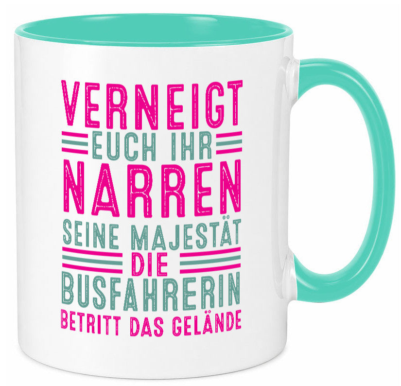 Verneigt euch: Busfahrerin | Berufsfahrer Fahrerin v2 Humor Arbeit Kollegen Tasse