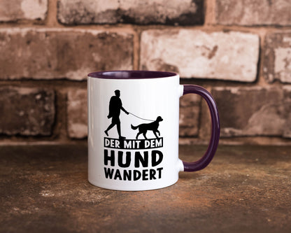 Der mit dem Hund wandert | Mensch Geschenkidee Tierliebhaber Humor Tasse