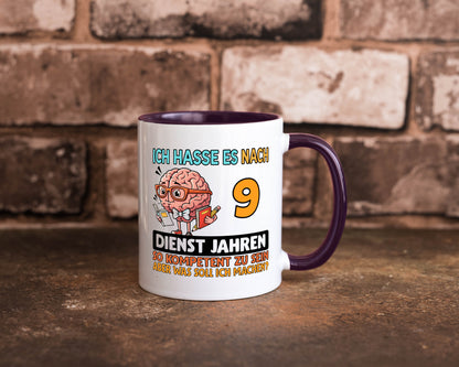 9 Dienstjahre | Arbeit Kompetent Humor Kollegen Büro Geschenkidee Tasse