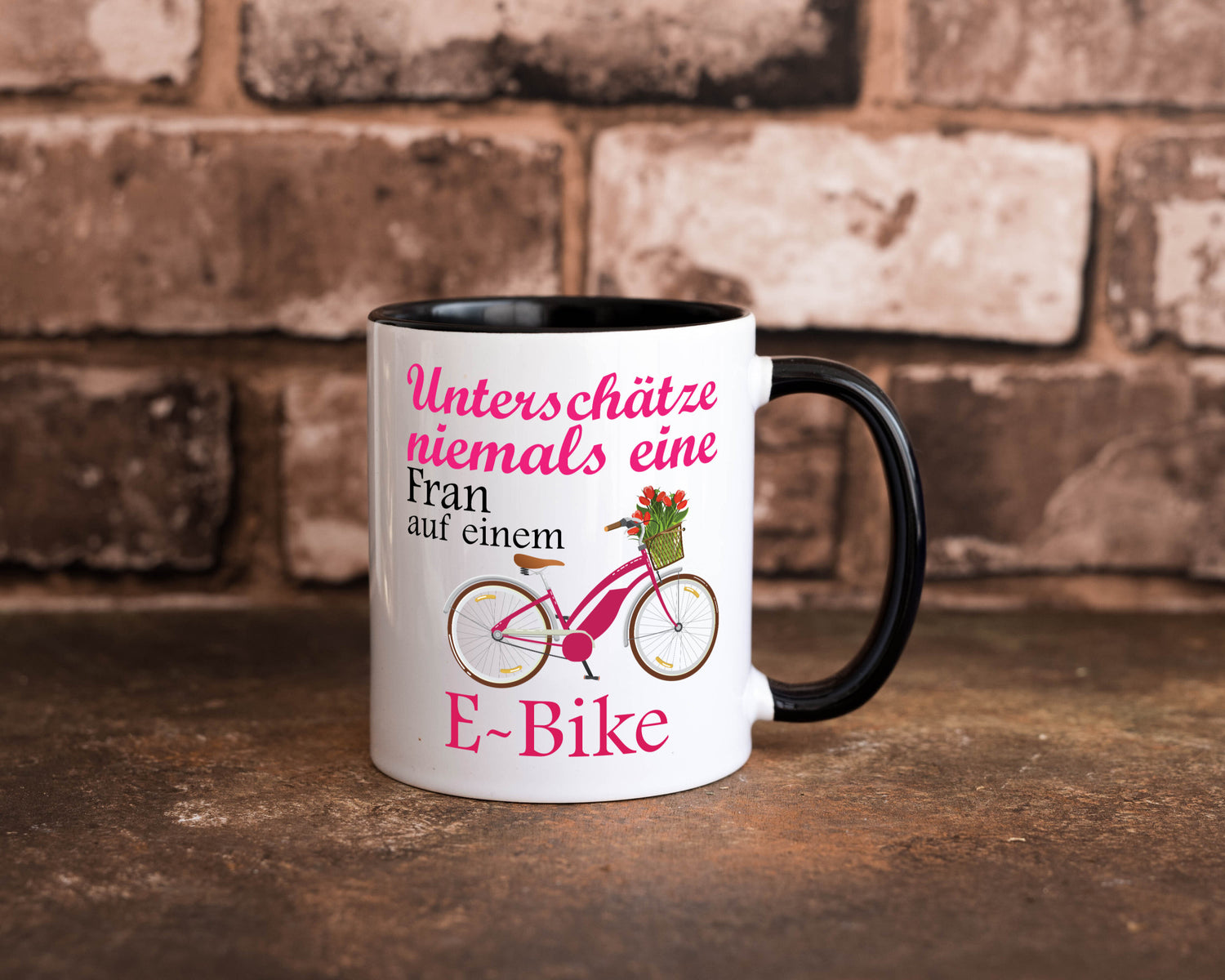 Unterschätze niemals eine Frau | E-Bike Sport Rad fahren lustig Humor