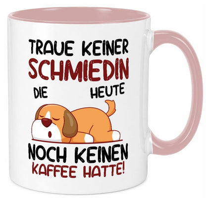 Traue keiner Schmiedin | Schmied Schmiederei Geschenk Humor Geschenkidee Tasse