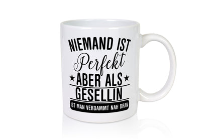 Verdammt nah dran: Gesellin | Handwerkerinnen lustig Humor Geschenkidee