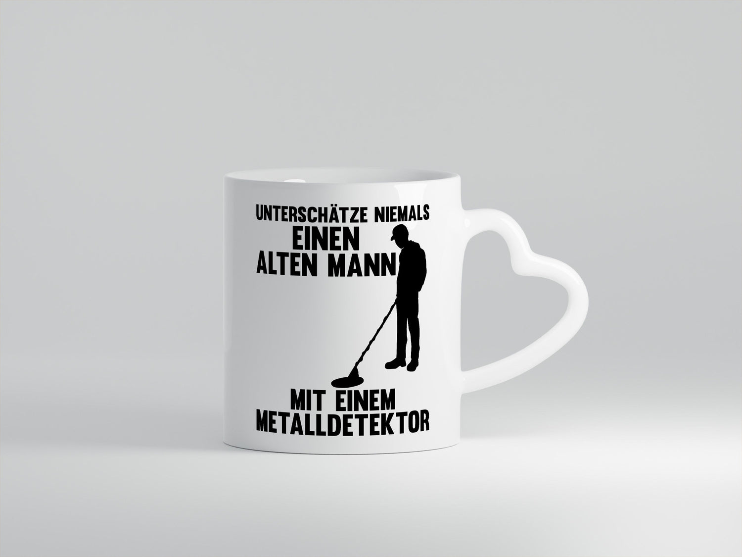 Unterschätze keinen Mann mit Metalldetektor | Geschenkidee Humor Tasse