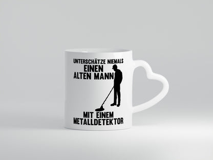 Unterschätze keinen Mann mit Metalldetektor | Geschenkidee Humor Tasse