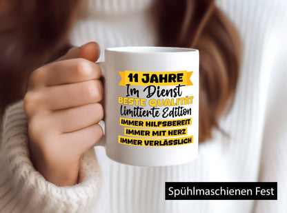 11 Jahre im Dienst | Jubiläum Arbeit v8 Humor Kollegen Büro Geschenkidee Tasse