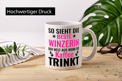 Kaffee trinkt: Winzerin | Weinbauer Wein lustig Humor Geschenkidee Geschenk