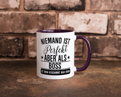 Verdammt nah dran: Boss | Führungskraft Vorgesetzter Humor Geschenkidee Tasse