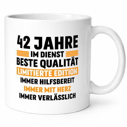 42 Jahre im Dienst | Jubiläum Arbeit v2 Humor Kollegen Büro Geschenkidee Tasse