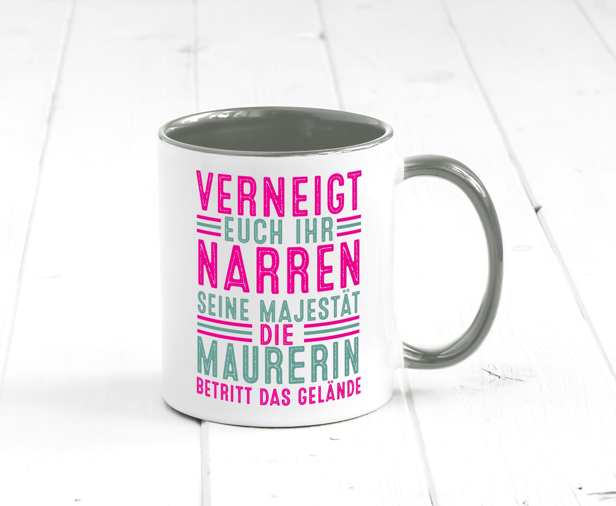 Verneigt euch: Maurerin Humor Geschenkidee Tasse