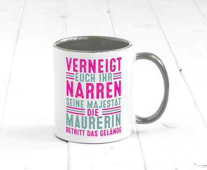 Verneigt euch: Maurerin Humor Geschenkidee Tasse