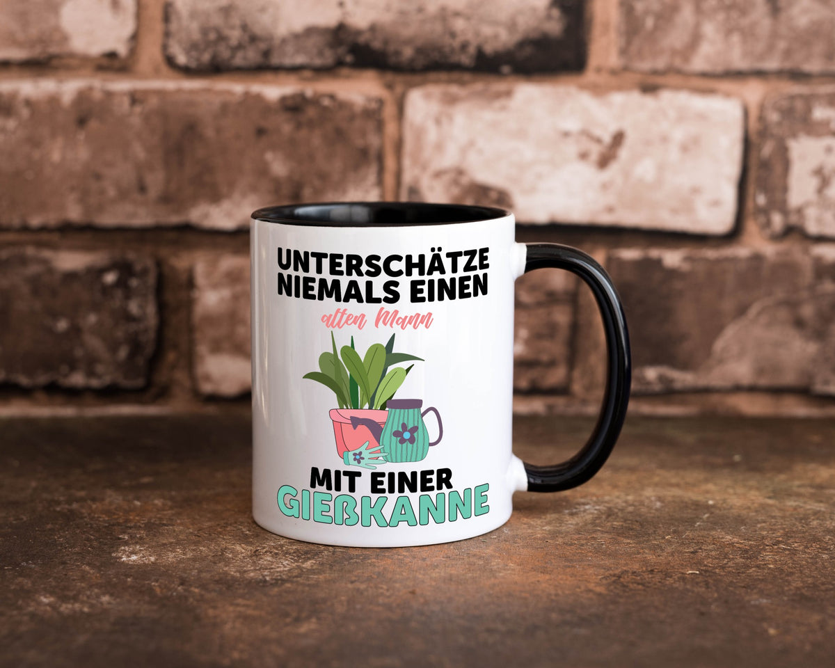 Niemals Mann mit Gießkanne unterschätzen | Blumen lustiger Spruch Geschenk Tasse
