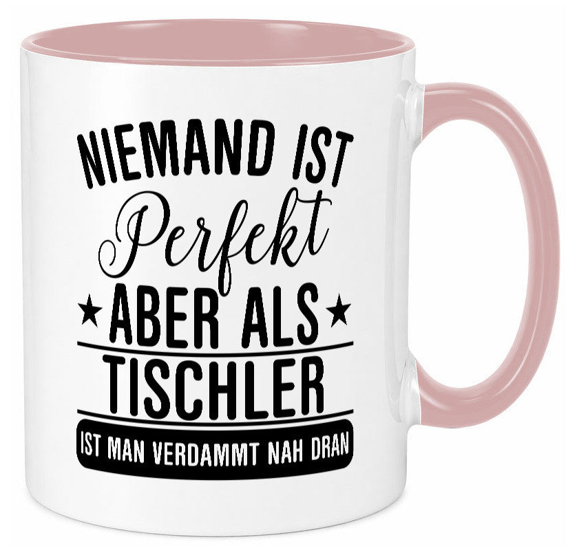 Verdammt nah dran: Tischler | Handwerk Beruf Tischlerei lustig Arbeit Kollegen