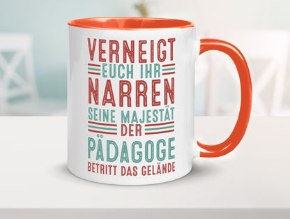 Verneigt euch: Pädagoge | Pädagogik Humor Geschenkidee Tasse