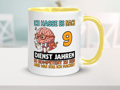 9 Dienstjahre | Arbeit Kompetent Humor Kollegen Büro Geschenkidee Tasse