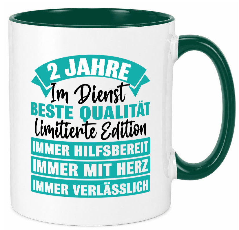 2 Jahre im Dienst | Jubiläum Arbeit v2 Geschenk Kollegen Büro lustiger Spruch Tasse