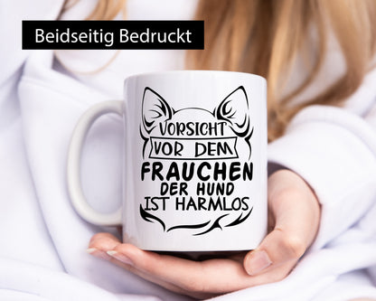 Vorsicht vor dem Frauchen der Hund ist Harmlos Humor Tierliebhaber Geschenkidee