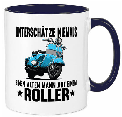 Unterschätze niemals einen alten mann auf einem Roller Humor Geschenkidee Tasse