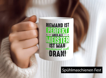 Niemand ist Perfekt aber als meister verdammt nah dran Humor Geschenkidee Tasse