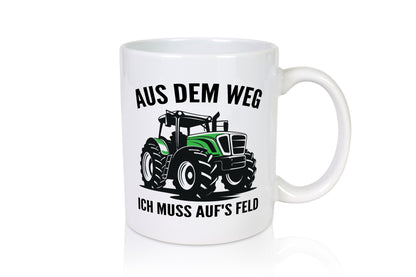 Aus dem weg ich muss aufs Feld | Traktor Bauer v2 Humor Geschenkidee Tasse