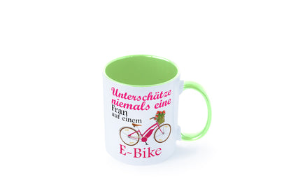 Unterschätze niemals eine Frau | E-Bike Sport Rad fahren lustig Humor