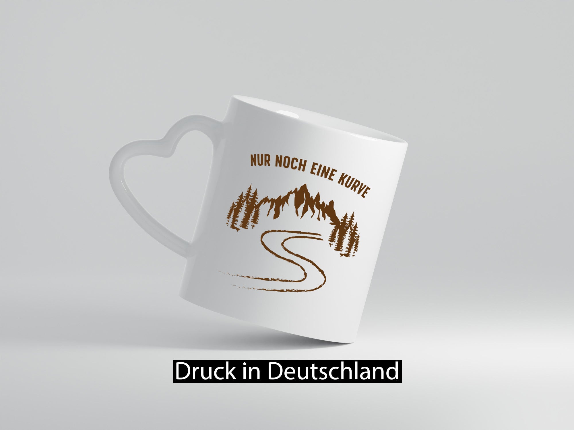 Nur noch eine Kurve | Weg Berge Bäume Geschenkidee Humor Tasse