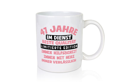 47 Jahre im Dienst | Jubiläum Arbeit v11 Geschenkidee Kollegen Büro Humor Tasse