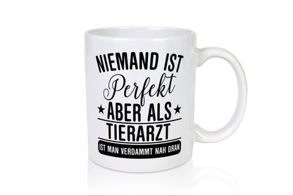 Verdammt nah dran: Tierarzt | Tiermedizin Mediziner Geschenkidee Tierliebhaber
