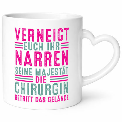 Verneigt euch: Chirurgin | Chirurgie Krankenhaus v2 Geschenkidee Humor Tasse