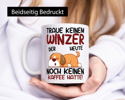 Traue keinem Winzer | Weinbauer Wein Geschenkidee Humor Tasse