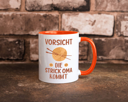 Vorsicht, Strickoma kommt | Wolle Stricknadeln Humor Familie Geschenkidee Tasse