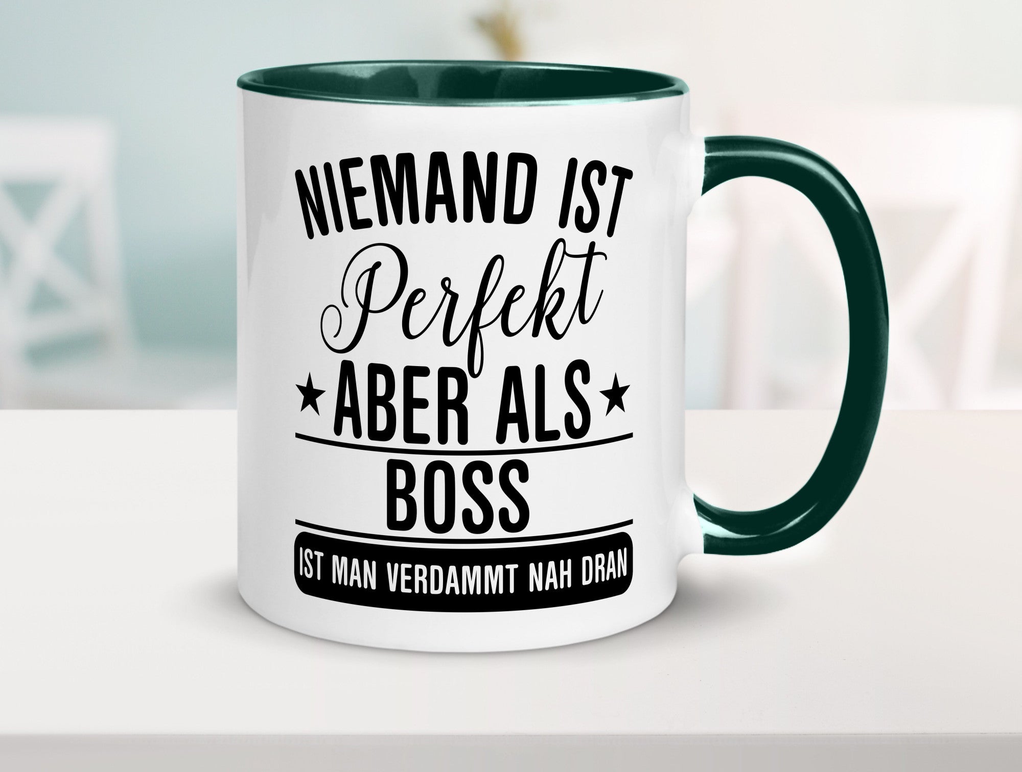 Verdammt nah dran: Boss | Führungskraft Vorgesetzter Humor Geschenkidee Tasse