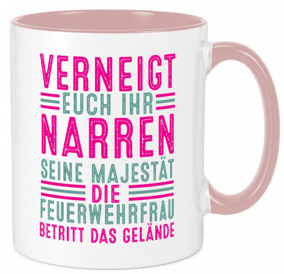 Verneigt euch: Feuerwehrfrau | Feuerwehr v2 Geschenkidee Humor Tasse