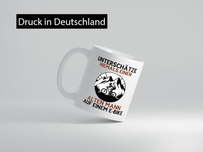 Alter man auf einem E-Bike | Radfahren Elektro Bike lustig Humor Geschenkidee