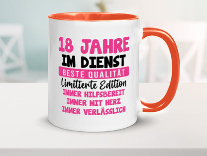 18 Jahre im Dienst | Jubiläum Arbeit v10 lustig Kollegen Büro Geschenk Tasse