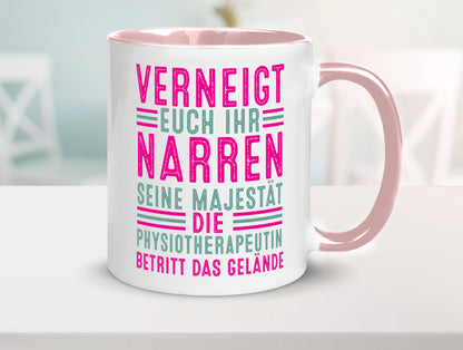 Verneigt euch: Physiotherapeutin Humor Geschenkidee Tasse