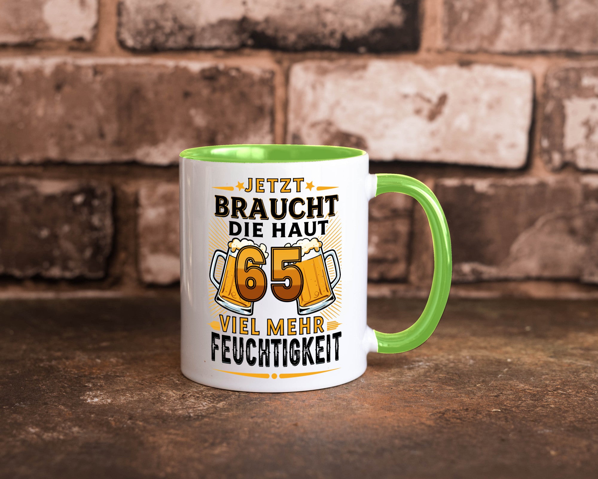 65 braucht die haut mehr Feuchtigkeit | 65. Geburtstag Humor Geschenkidee Tasse