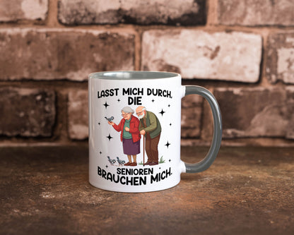 Senioren brauchen mich | Altenpflege Pflegekraft lustiger Spruch Geschenk Humor