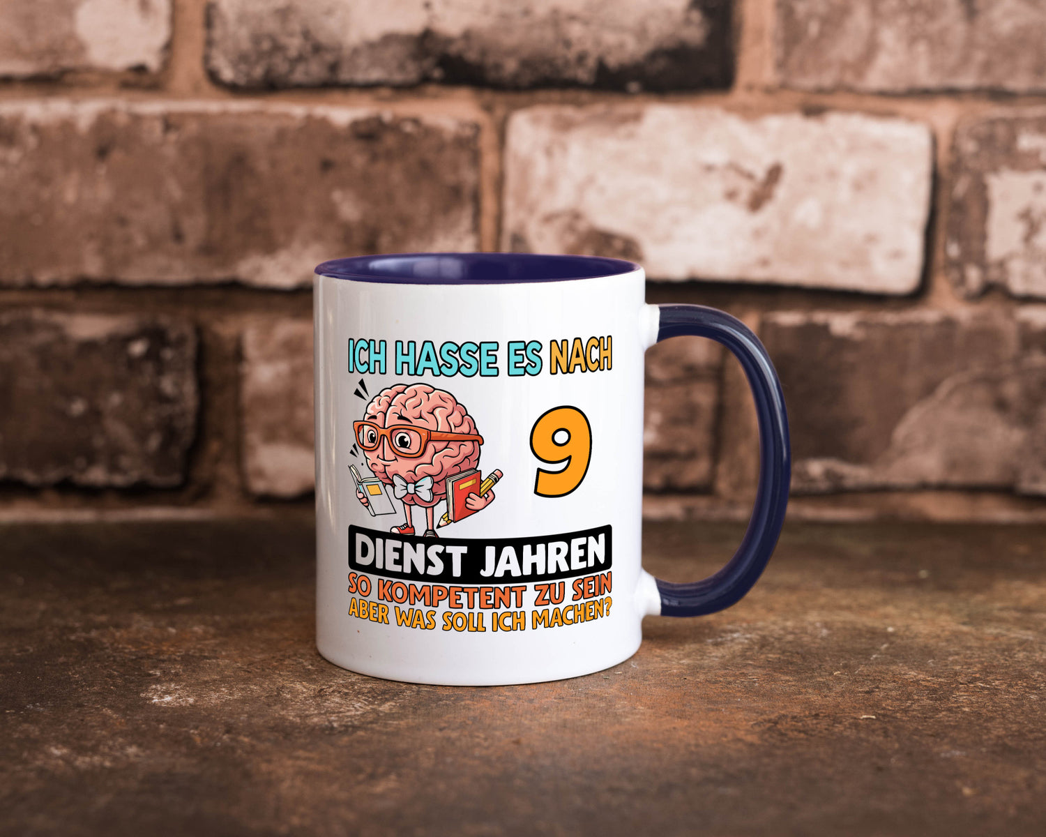 9 Dienstjahre | Arbeit Kompetent Humor Kollegen Büro Geschenkidee Tasse