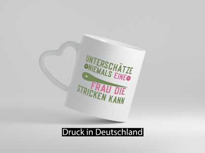 Frau, die stricken kann | Strickerin Spruch Geschenk Humor Geschenkidee