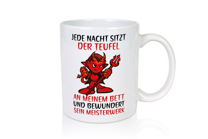 Jede Nacht sitzt der Teufel am Bett | frecher Spruch Humor Geschenk