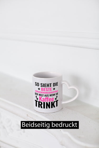 Kaffee trinkt: Versicherungskauffrau | Kauffrau Geschenk Humor Geschenkidee
