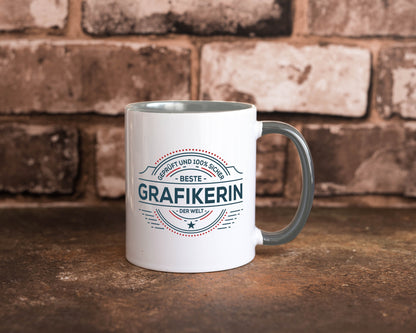 Geprüft und sicher: Grafikerin | Grafik Design Humor Geschenkidee Tasse