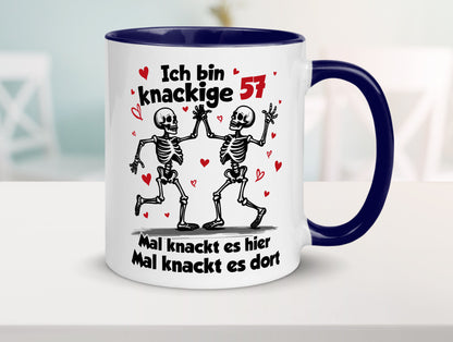57. Geburtstag | Knackige 57 Ich bin alt lustig Geschenkidee Geschenk Tasse