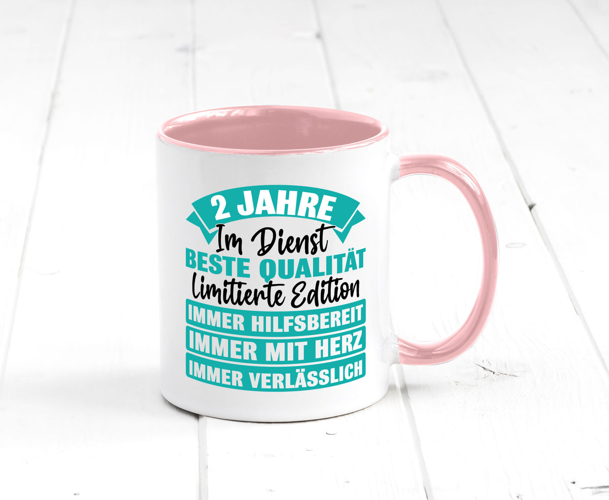 2 Jahre im Dienst | Jubiläum Arbeit v2 Geschenk Kollegen Büro lustiger Spruch Tasse