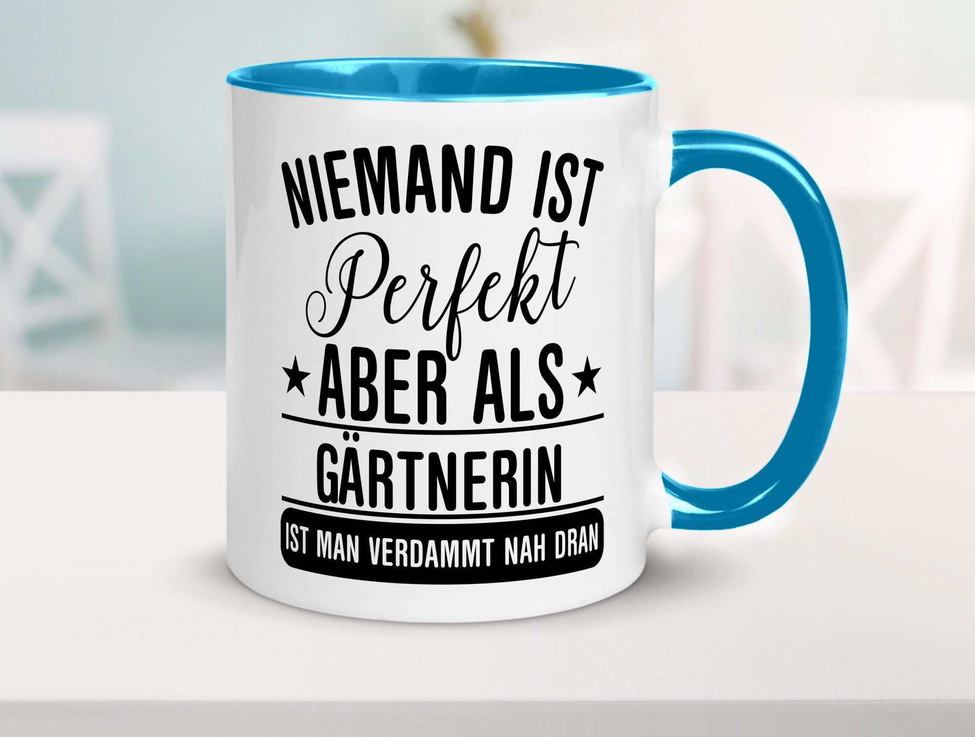 Verdammt nah dran: Gärtnerin | Gartenbau lustig Humor Geschenkidee Geschenk