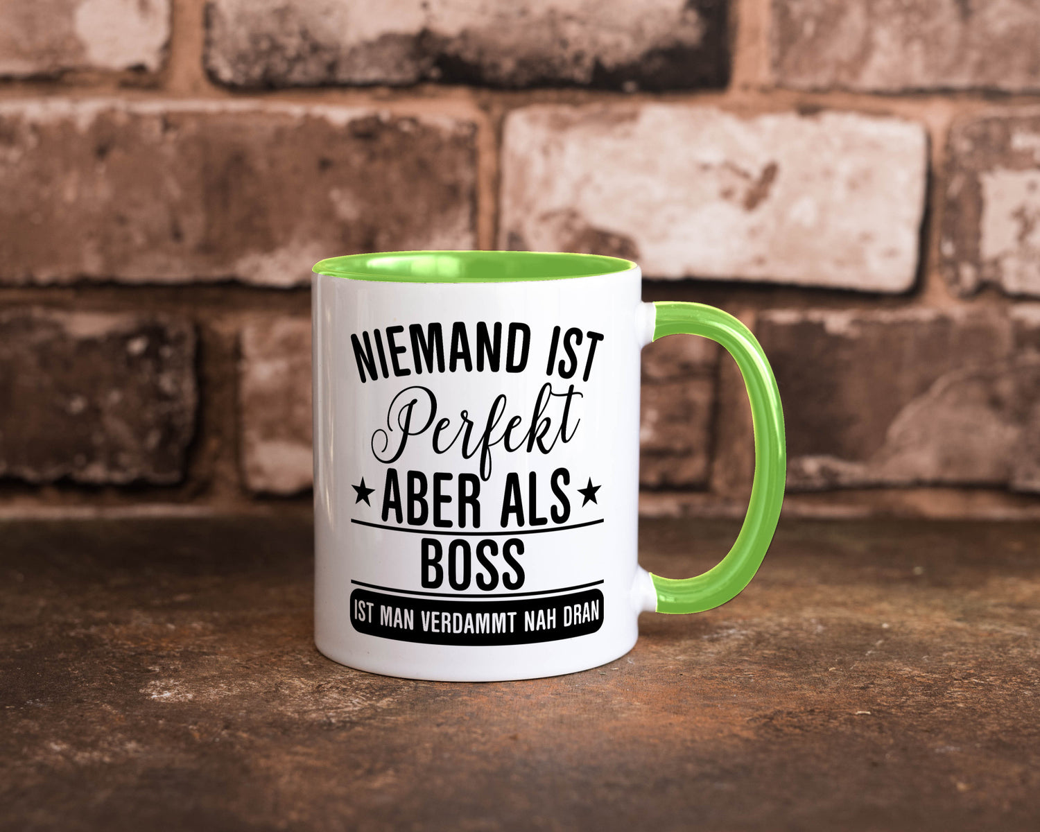 Verdammt nah dran: Boss | Führungskraft Vorgesetzter Humor Geschenkidee Tasse