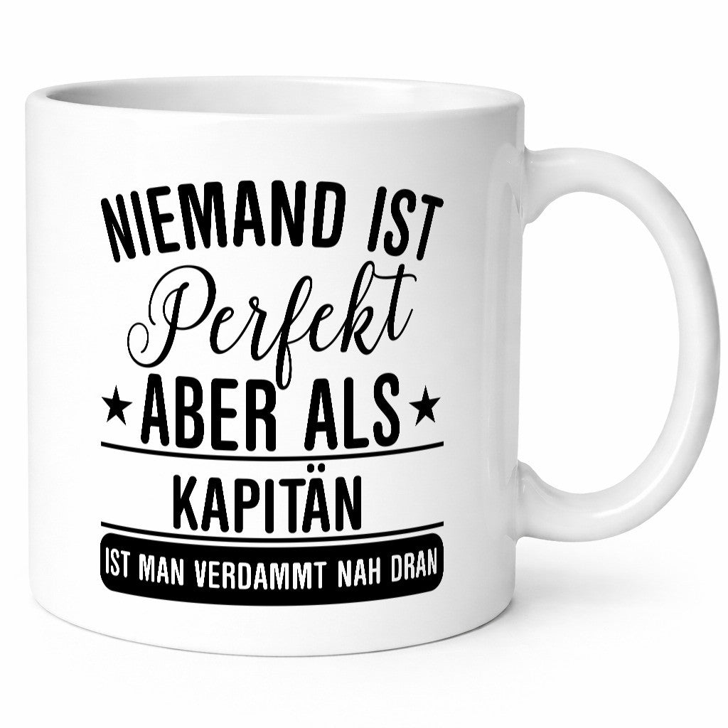 Verdammt nah dran: Kapitän | Schiffskapitän Schiff Geschenk Humor Geschenkidee